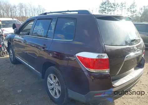 2011 Toyota Highlander Base V6 z USA, uszkodzony, nr VIN 5TDBK3EH2BS060347